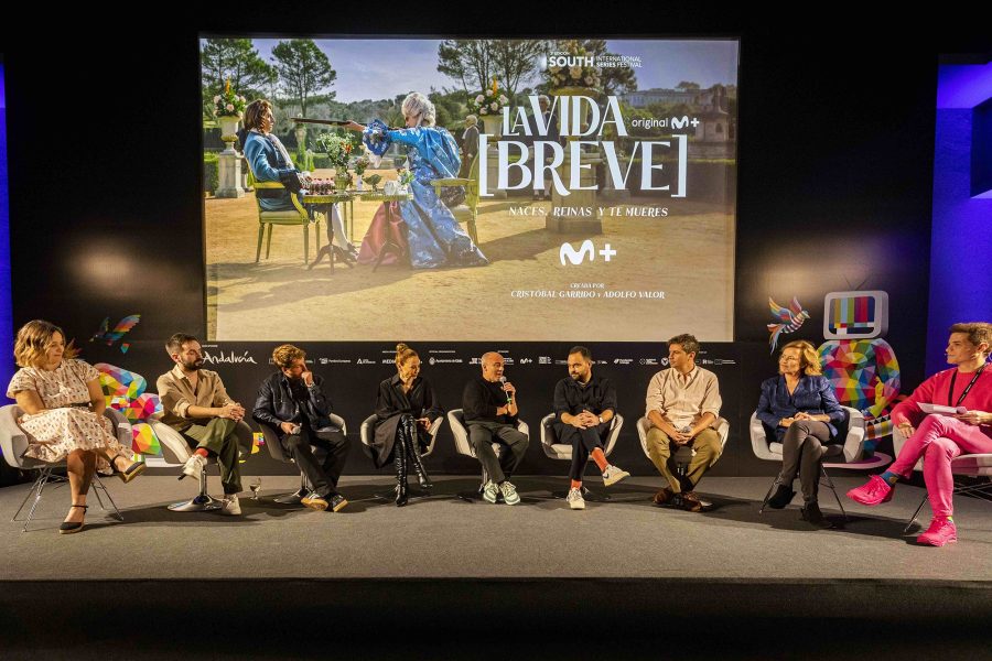 ‘La vida breve’, una serie que narra «todo lo que pasa, pasó y está pasando» en la Casa Real española